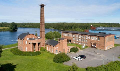 Aerial view of the park's riverside.